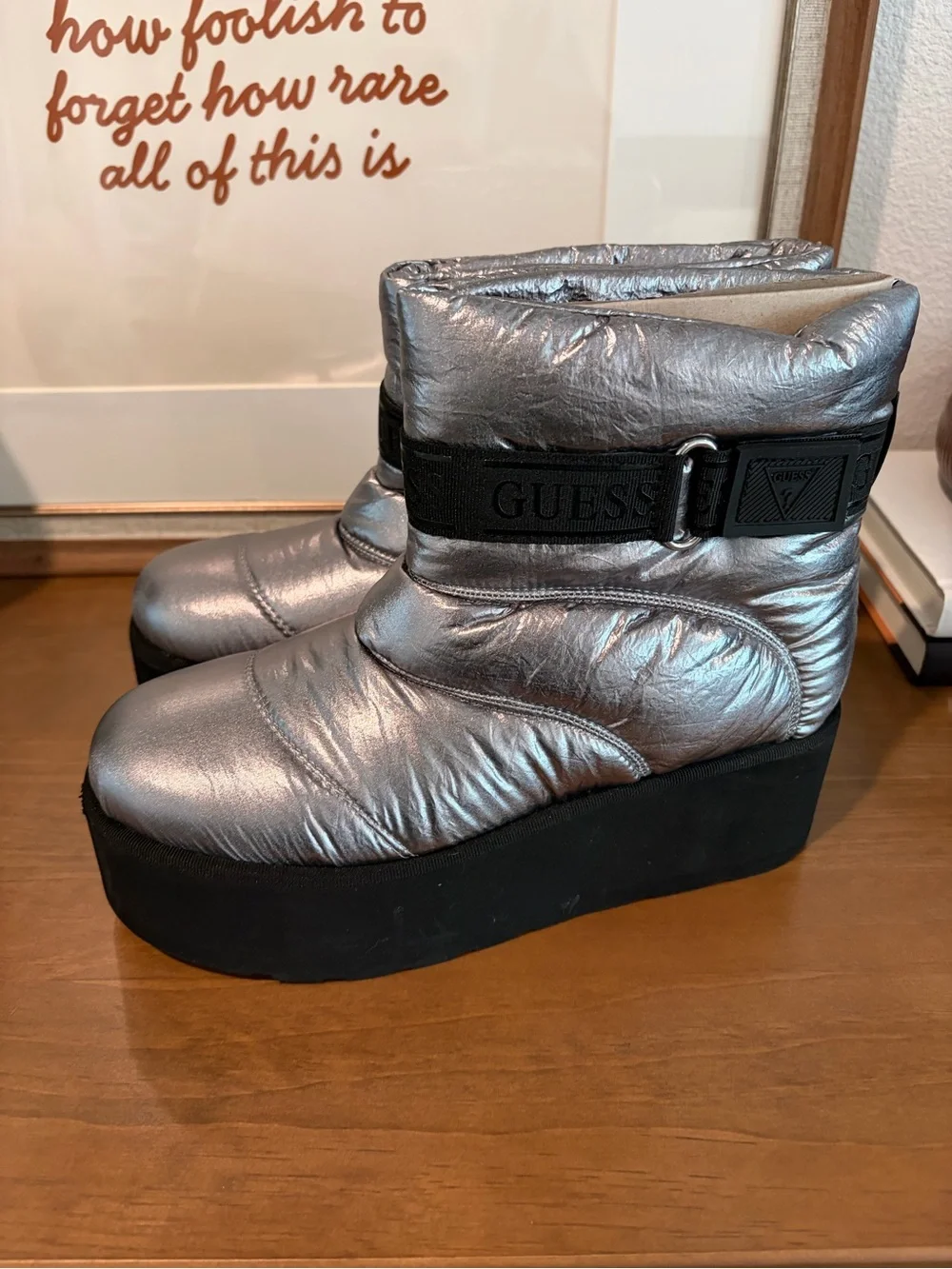 GUESS Jilona Metallic Silver Puffer Platform Winter Boots Size 8 NEW